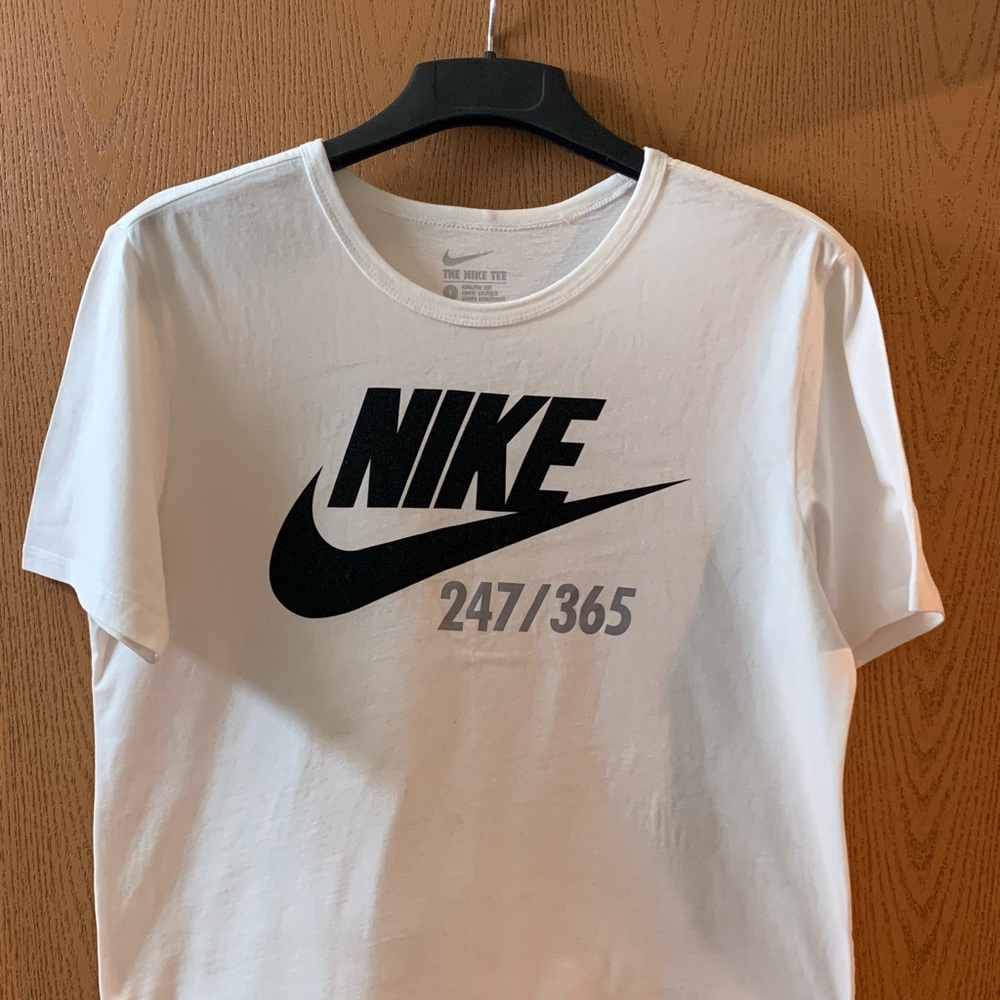 NIKE "247/365" t-shirt-men's size Large